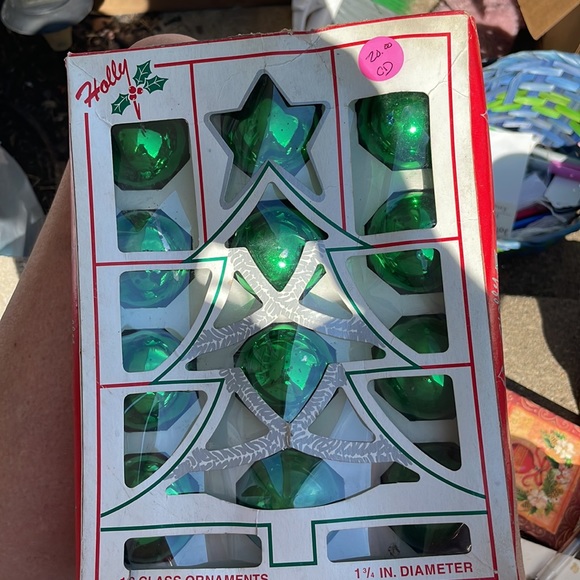 Holly 12 glass ornaments - Picture 2 of 2
